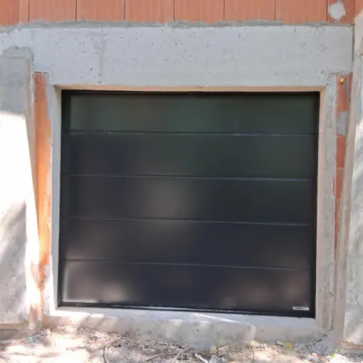 Mise en place d'une porte de garage sectionnelle sur Libourne , Bordeaux, Moderne Menuiserie 33
