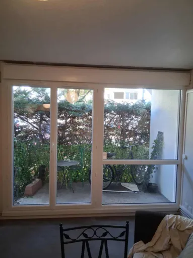 Rénovation d’un ensemble de menuiseries PVC blanches à Bordeaux, Bordeaux, Moderne Menuiserie 33