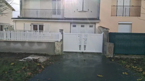 Installation de portails aluminium sur mesure à Ambarès-et-Lagrave : un projet signé Moderne Menuiserie 33, Bordeaux, Moderne Menuiserie 33