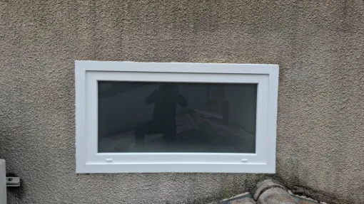 Remplacement de pavés de verre par une fenêtre PVC sécurisée à Blaye, Bordeaux, Moderne Menuiserie 33