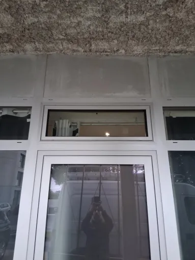 Pose de fenêtres soufflet aluminium à Saint-André-de-Cubzac : un chantier sur mesure pour une MAM par Moderne Menuiserie 33, Bordeaux, Moderne Menuiserie 33