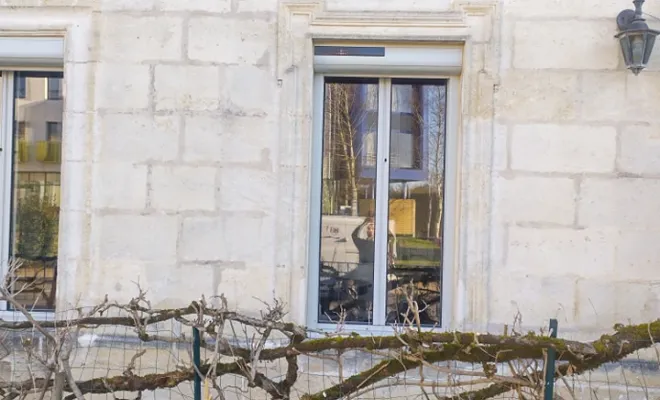 Nouvelle menuiserie en aluminium et volet roulant solaire en aluminium après intervention Moderne menuiserie 33 