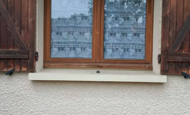 Remplacement d'une fenêtre par un coulissant K-Line avec un volet roulants solaire Soprofen à Pompignac, Bordeaux, Moderne Menuiserie 33