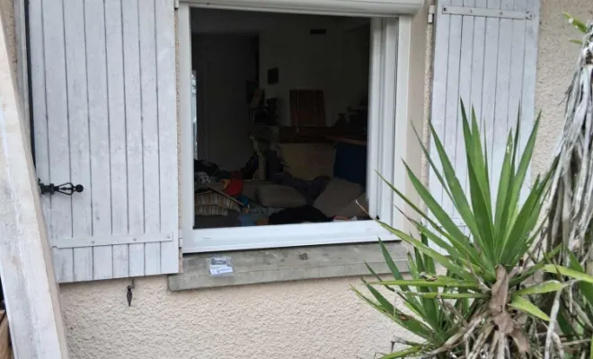 Pose de volets roulants solaires aluminium SOPROFEN  à Ambarès-et-Lagrave, Bordeaux, Moderne Menuiserie 33