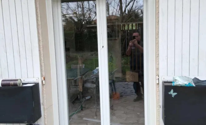 Pose de volets roulants solaires aluminium SOPROFEN  à Ambarès-et-Lagrave, Bordeaux, Moderne Menuiserie 33