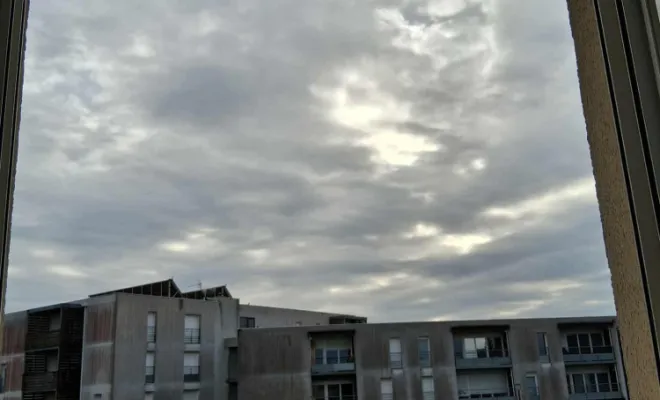 Installation de moustiquaires fenêtres sur mesure enroulables à Bordeaux, Bordeaux, Moderne Menuiserie 33