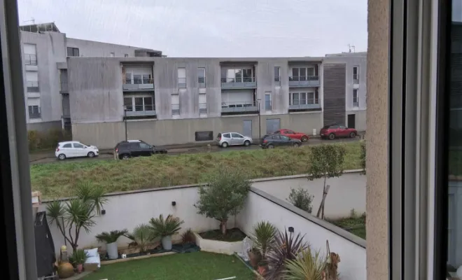 Installation de moustiquaires fenêtres sur mesure enroulables à Bordeaux, Bordeaux, Moderne Menuiserie 33