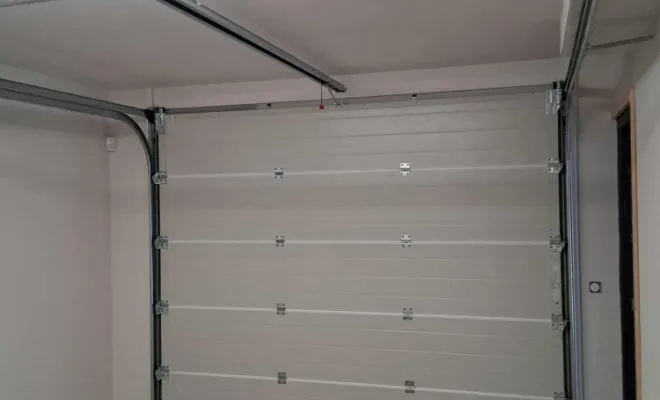 Moderne Menuiserie 33 : Pose d’une porte de garage sectionnelle motorisée gris anthracite à Saint-Ciers-sur-Gironde, Bordeaux, Moderne Menuiserie 33