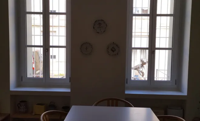 Pose de grilles de défense à Bordeaux : sécuriser sa maison tout en gardant la possibilité d’aérer sereinement, Bordeaux, Moderne Menuiserie 33